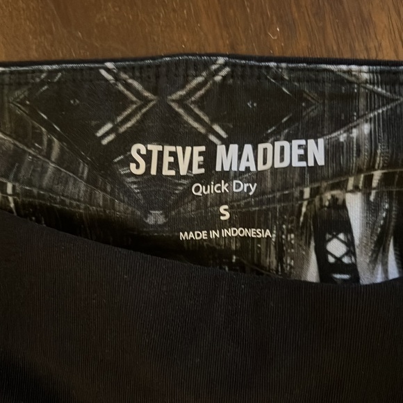 Steve Madden Cropped Leggings - Picture 3 of 5